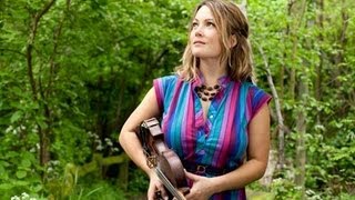 Bluegrass fiddle masterclass: Sara Watkins on how to play 'When It Pleases You'