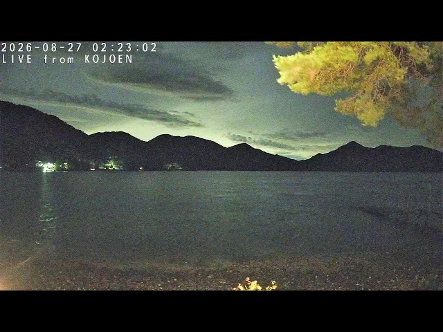 中禅寺湖（湖上苑から）