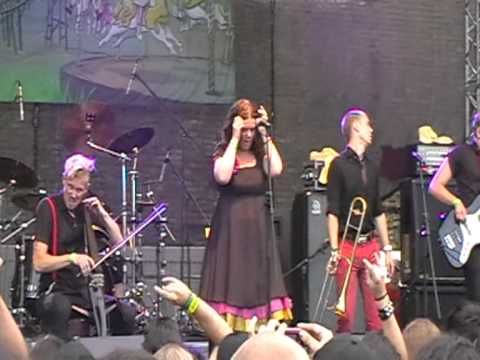 DIABLO SWING ORCHESTRA - Lucy Fears The Morning Star @ Brutal Assault 2010 ( good quality )