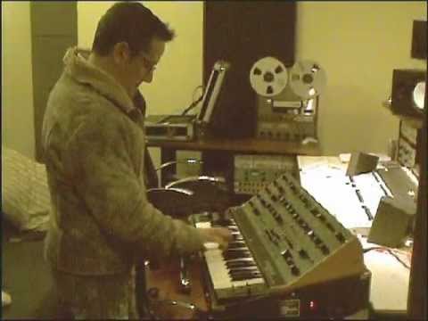 Michele Bon - Testing Crumar DS-2 - wonderful synth