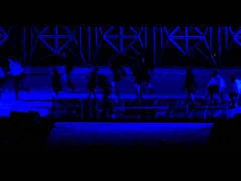 140815 SNSD stage lift near-accident (SMTOWN Seoul)