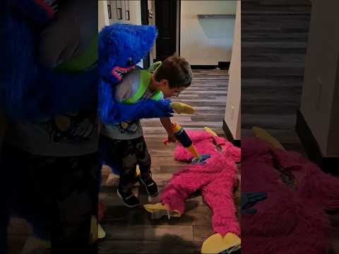 Huggy Wuggy Protects Kissy Missy from Player!