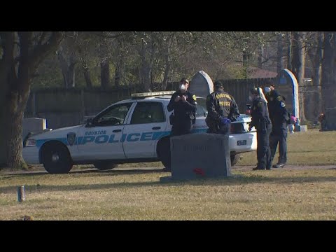 Man's body, hundreds in cash found inside cemetery in northeast Houston