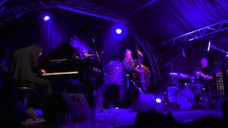 Neil Cowley Trio - Olomouc - 3.11.2014 - Queen