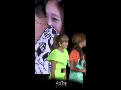 120818 Oops! f(x) feat suju - Victoria focus @ SMTown in Seoul