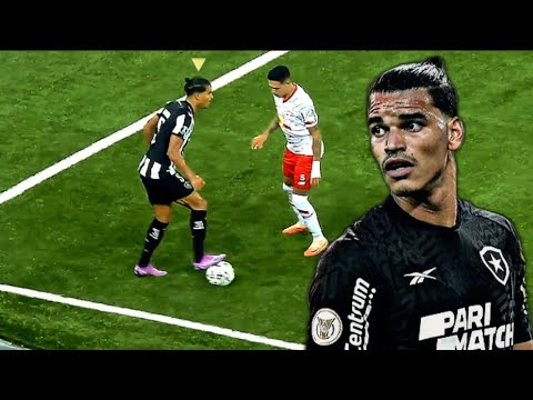 Danilo Barbosa joga muita bola