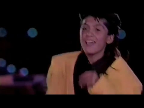 Bobby Ross Avila - "Music Man" LIVE (1990)