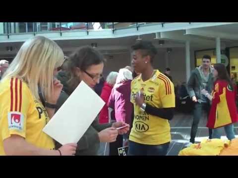 Tyresö FF möter supportrarna i Tyresö Centrum