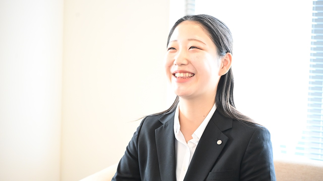 ダンス経験を生かし、複数店舗合同のダンス発表会の企画・運営にも挑戦。スポーツの力で地域活性化を目指し奮闘中！（2025年入社　新入社員）