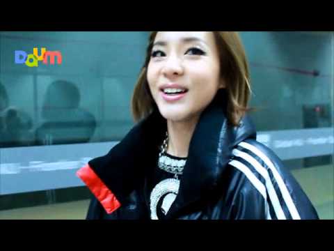 [DaumCam] 2NE1 Backstage @ MTV x Daum Music Fest (Dara ver) 110219