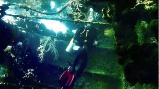 preview picture of video 'USAT Liberty wreck Swim through #4 Tulamben Bali Indonesia'