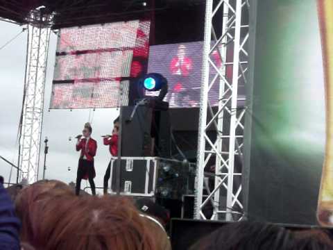Jedward // I Gotta Feeling 26-6-11