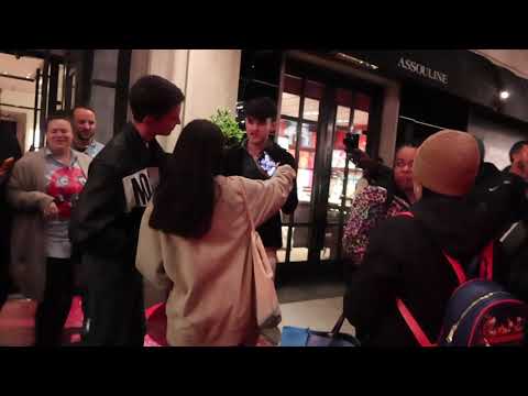 Manu Rios greets fans at his hotel in NYC!