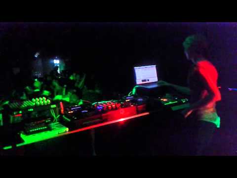 Take It Easy w\ Kate Simko live