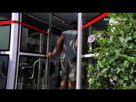 Hungary, Kimi finds money in the paddock - 26/07/2014