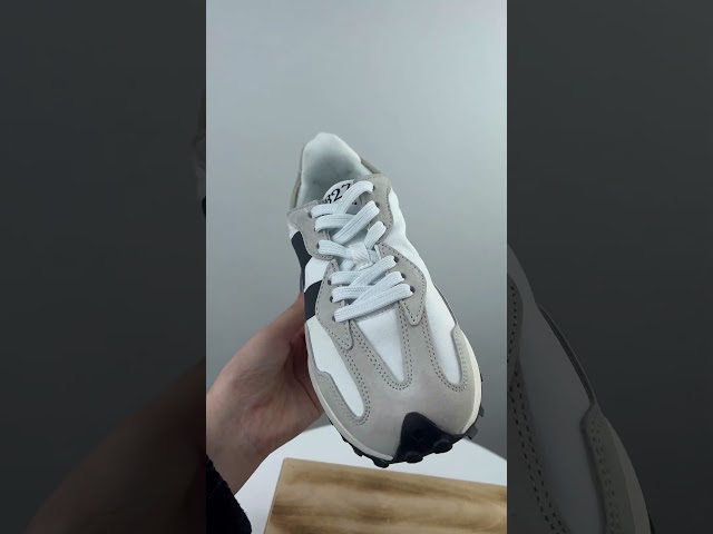 Чоботи жіночі шкіряні байка хутро 592641 Чорний Кросівки жіночі спортивні 586703 Бежеві 