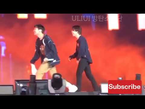 JIMIN HAVING FUN WITH SMACKING AIR PERMISSION TO DANCE SEOUL #airplane #jimin #bts #ptd_on_stage