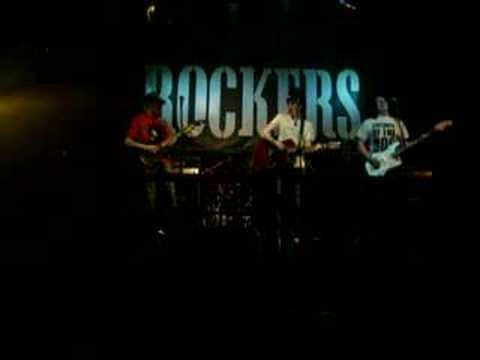 Falling With Style _Honolul Honeyz (live at Rockers)