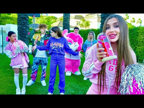 ¡Los adolescentes de la academia están felices de que haya llegado este día!