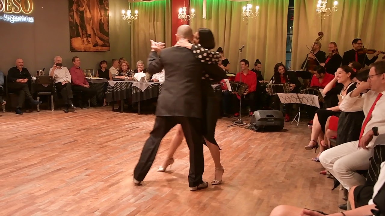 Gonzalo Robinson y Laly Victoria junto a la Juan D'arienzo- 3