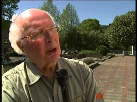 Alders in Oosterpark bij 1 mei-viering in Treslinghuis