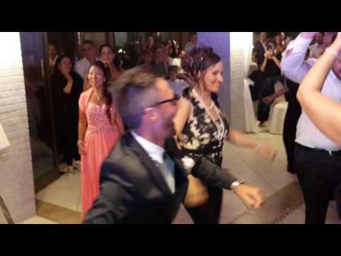 SPOSI E INVITATI ENTRANO BALLANDO - INGRESSO MATRIMONIO 2016 - PARCO DEI POETI FRANCESCO BARATTUCCI