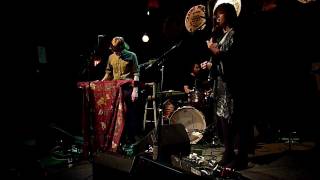 Cate Le Bon - Falcon Eyed (live at Mississippi Studios)