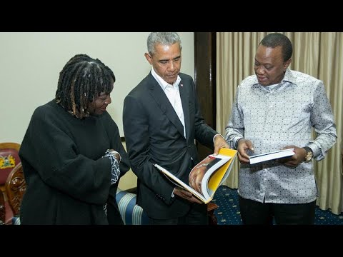شاهد باراك أوباما يزور بلده الأصلي كينيا ويرقص مع جدته سارة…