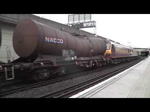 (HD 66027 Drags 92034 & 92001 through Shepards Bush - 15/7/11 working 6B63