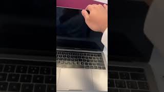 [求救] 2017 MacBook Pro 15吋出現黑線又正常