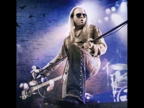 download lagu mp3 mp4 Jorn Lande I Walk Alone, download lagu Jorn Lande I Walk Alone gratis, unduh video klip Jorn Lande I Walk Alone