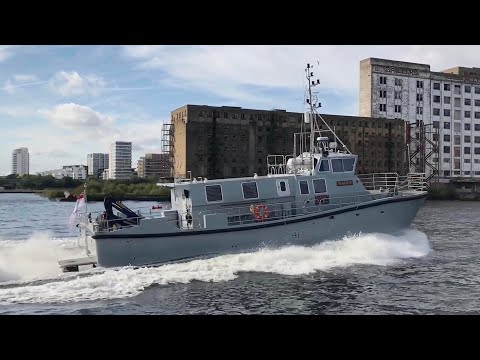 HMS Magpie shows off acceleration and manoeuvrability