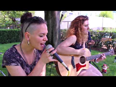 Venice Family - E la luna bussò (cover L. Berté)