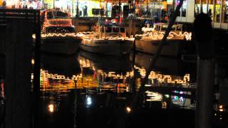 preview picture of video 'San Francisco, Fisherman's wharf, Christmas fishing boat lights'