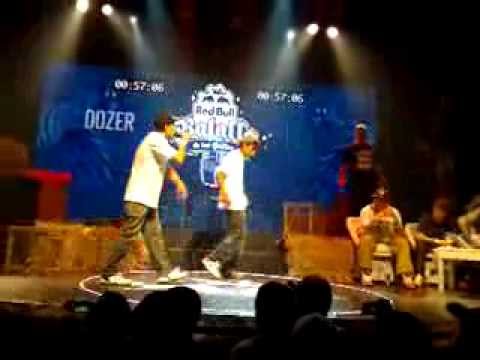 DOZER vs NAHUE MC Batalla de los Gallos Red Bull 2013 ARGENTINA 243
