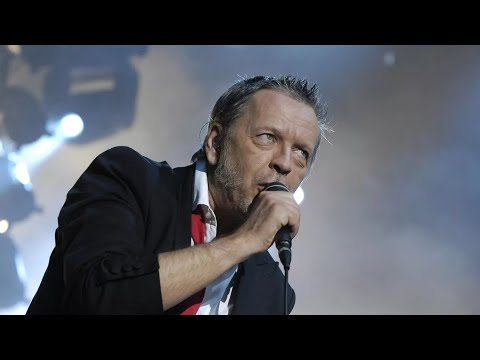 Videoclip de Adieu l'enfance (Live, Tournée Rouge Sang) — Renaud