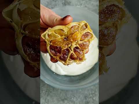 BUTTERNUT SQUASH & CRISPY KALE SALAD WITH ROASTED GARLIC YOGURT!