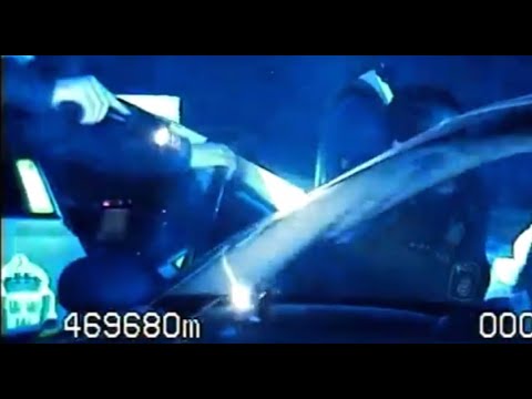 Volvo S60 chased down by marked Volvo V90 and unmarked Swedish Police. Busted!