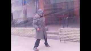 preview picture of video 'Мужик танцует на своей волне(ukrainian dancer)'