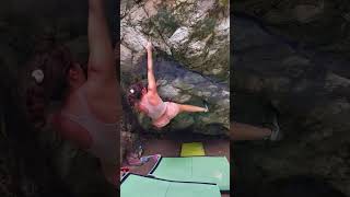 Video thumbnail of Petrolland, 7b. Ailefroide