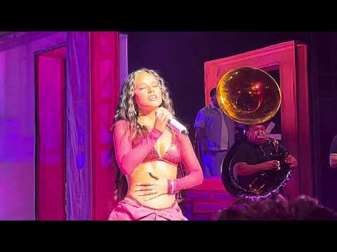 Becky G - “Ya Acabó” live Mi Casa, Tu Casa Tour 2023