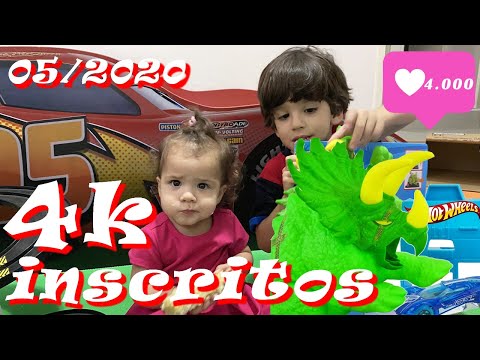 🎉🎊Comemorando 4K inscritos. TRICERATOPS smashes HOT WHEELS CITY Ataque dinossauro gigante brinquedo