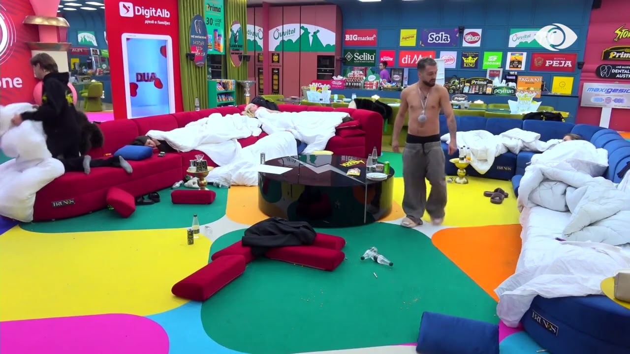 Vserlo i mbyll derën ta lërë përjashta, Gjesti e hap sërish me ndihmën e Eglit