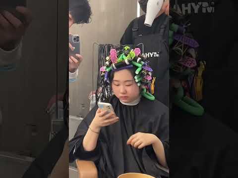 中長髮捲髮圓臉