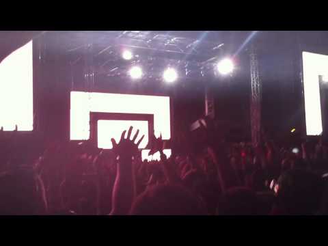 Steve Angello drops Dannic vs. Nero - Clobber vs. Me & You (Steve Angello Edit) at EDC NYC 2013