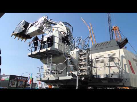 Liebherr R9200 at BAUMA 2016