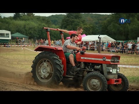 Kräftemessen auf einem Stoppelfeld in Melle