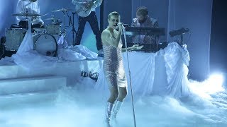 Robyn Takes the Stage with &#39;Ever Again&#39;