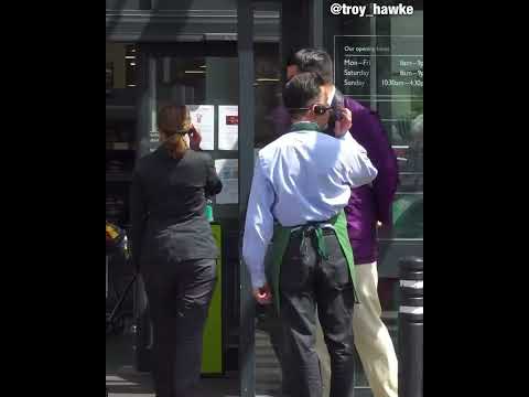 👋WILLKOMMEN BEI WAITROSE👋 | Troy Hawke | Begrüßungsdienst | Waitrose | Jan Molby