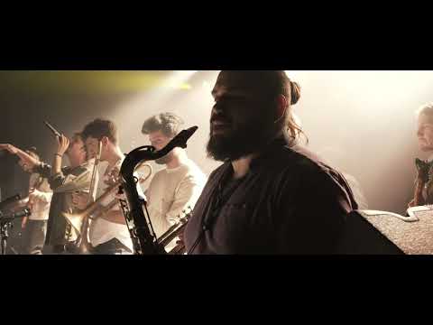 Vic Mirallas - Late Mejor ft. Horny Section (Directo)